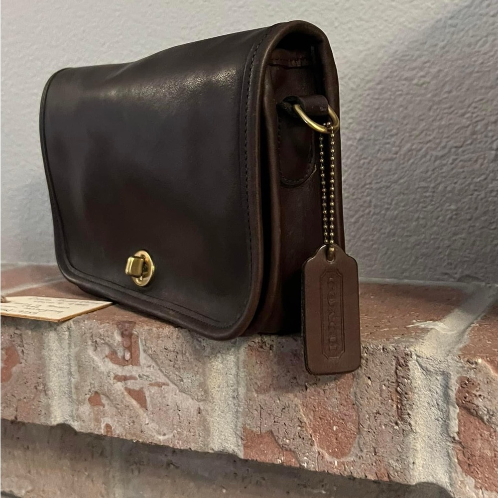 Coach vintage pocket purse in mahogany.